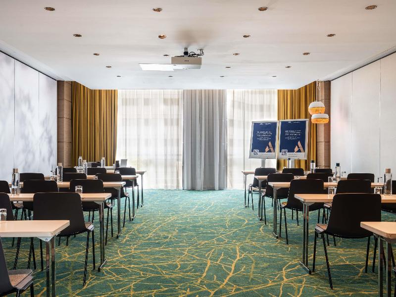 Novotel Paris 17 image