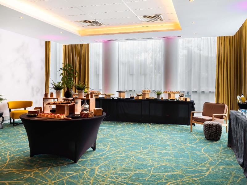 Novotel Paris 17 image