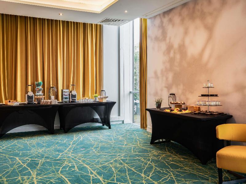 Novotel Paris 17 image