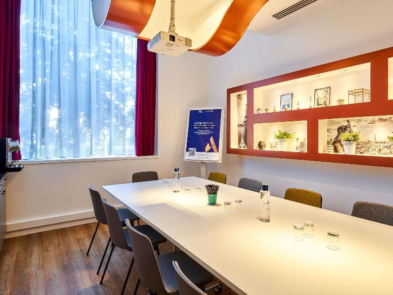 Novotel Paris 17 image