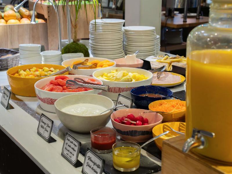 Novotel Paris 17 image