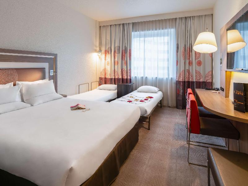 Novotel Paris 17 image