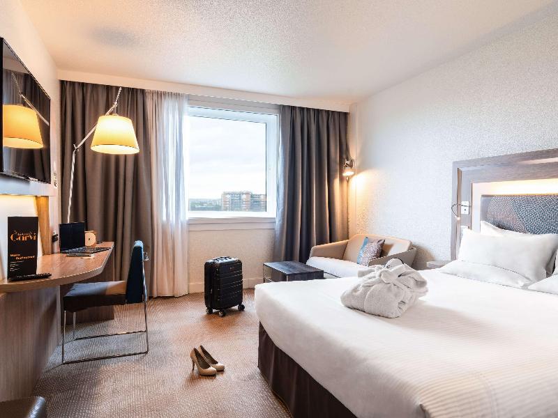 Novotel Paris 17 image