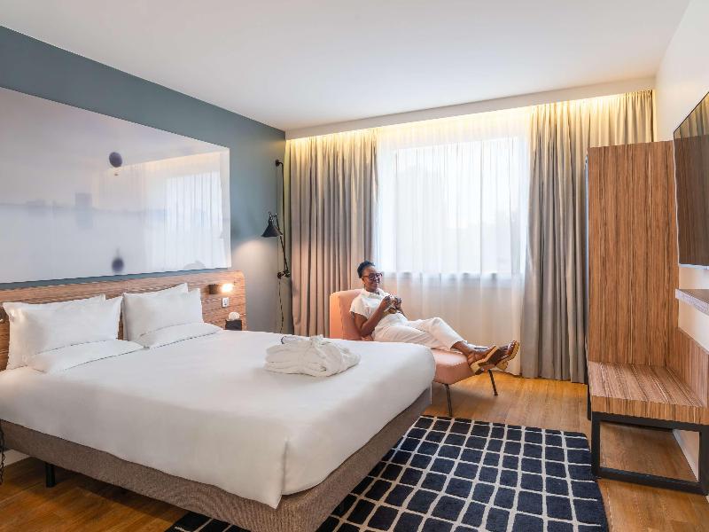 Novotel Paris 17 image
