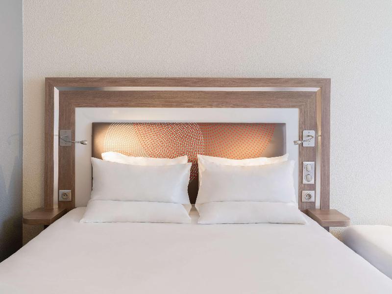Novotel Paris 17 image