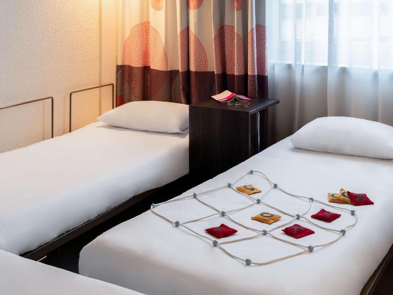 Novotel Paris 17 image