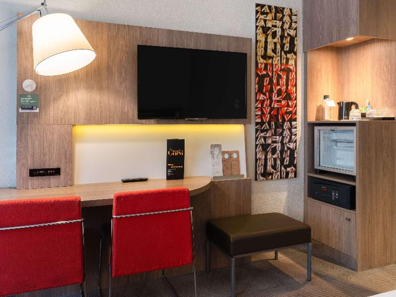 Novotel Paris 17 image