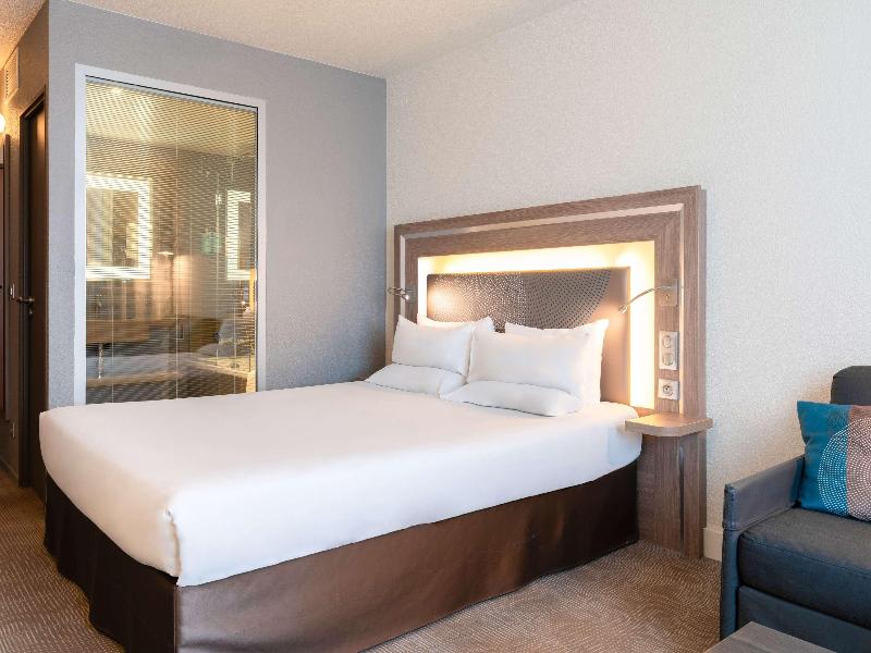 Novotel Paris 17 image