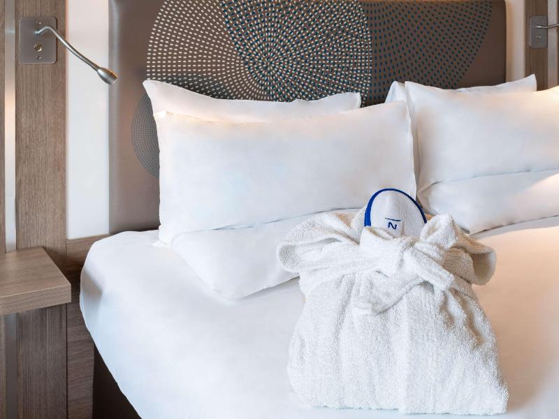 Novotel Paris 17 image