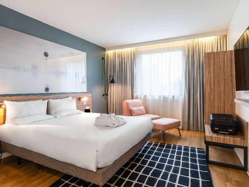 Novotel Paris 17 image