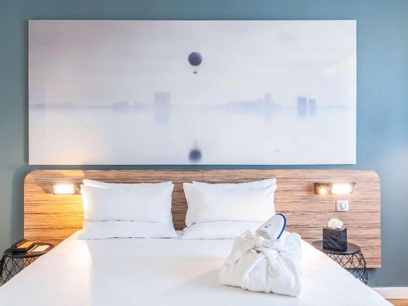 Novotel Paris 17 image