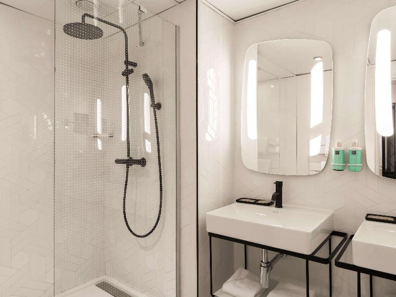 Novotel Paris 17 image