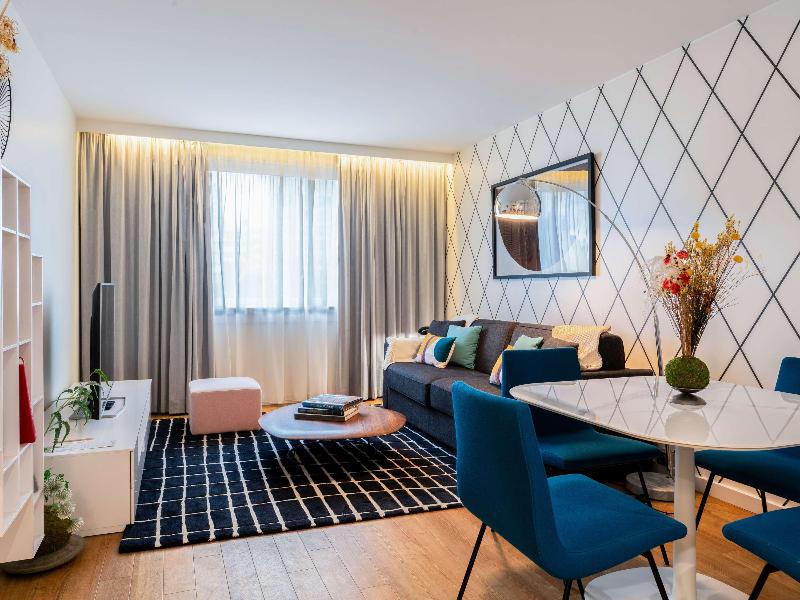 Novotel Paris 17 image