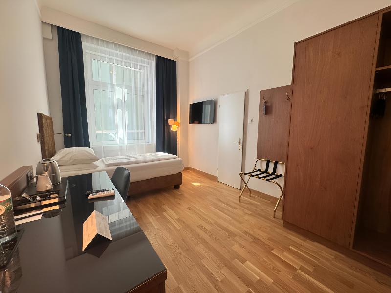 Hotel Secession an der Oper image