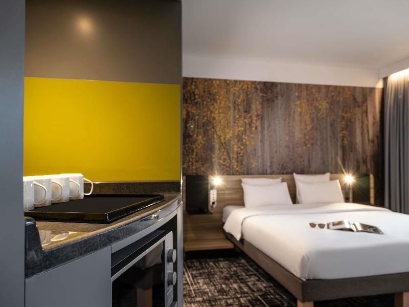 Novotel Suites Wien City Donau image