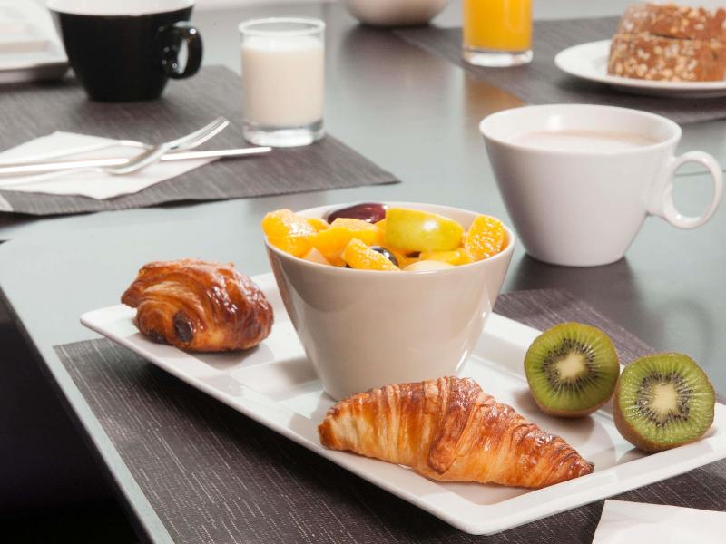 Novotel Paris Rueil Malmaison image