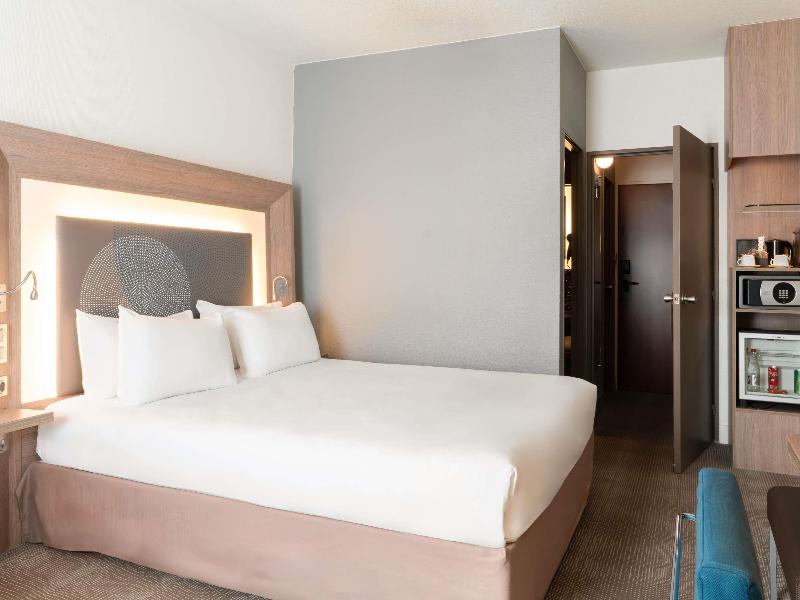 Novotel Paris Rueil Malmaison image