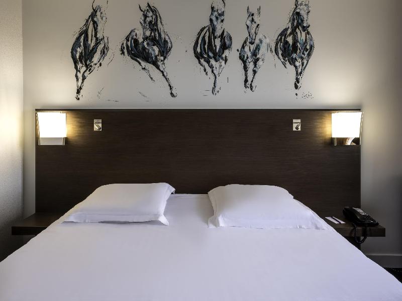 Mercure Bords De Loire Saumur image
