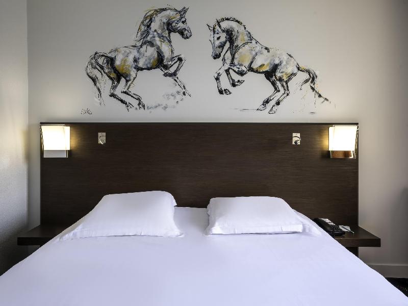 Mercure Bords De Loire Saumur image