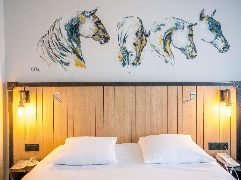 Mercure Bords De Loire Saumur image