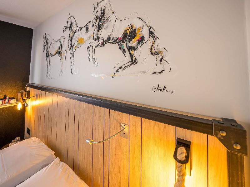 Mercure Bords De Loire Saumur image