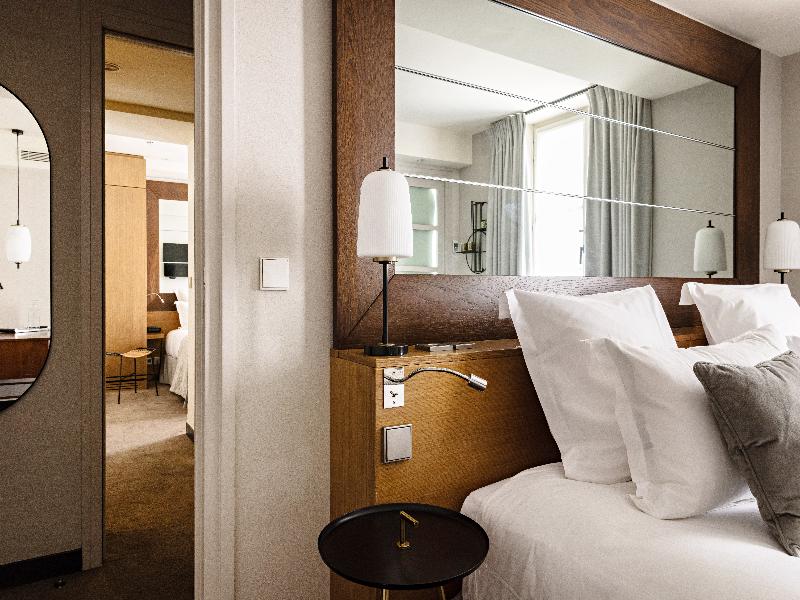 Holiday Inn Paris Palais de l'Elysee image