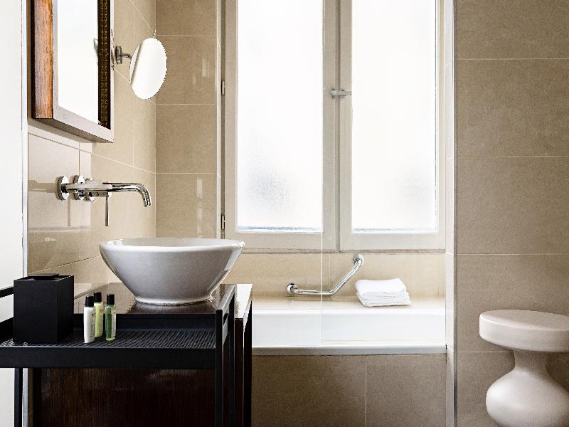 Holiday Inn Paris Palais de l'Elysee image