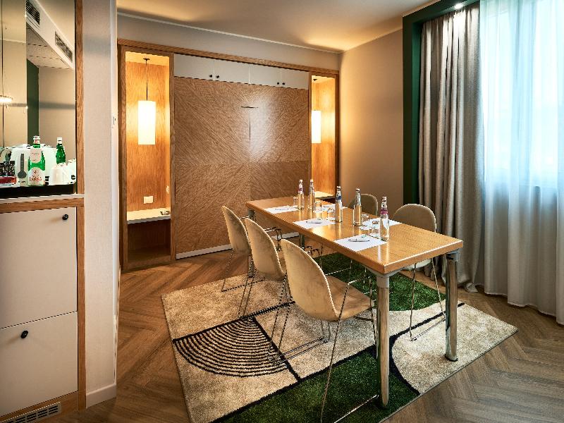 Crowne Plaza Padova image