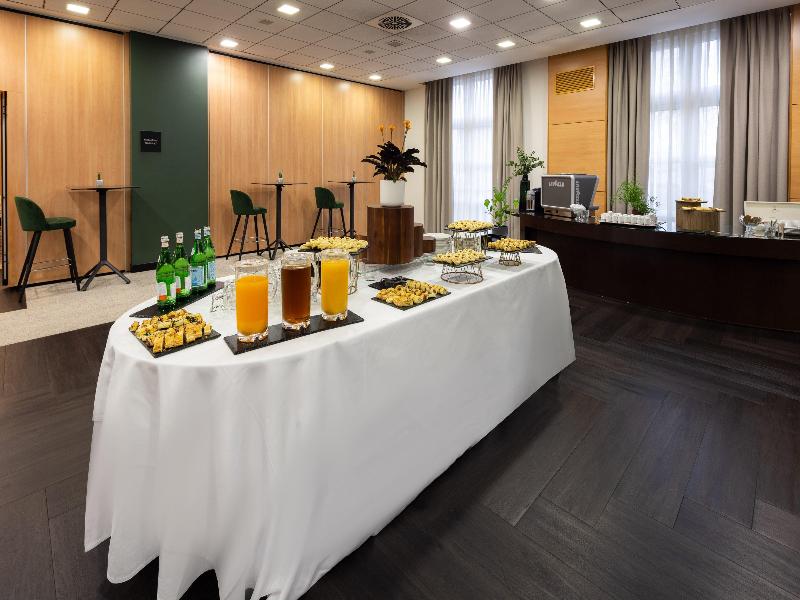 Crowne Plaza Padova image