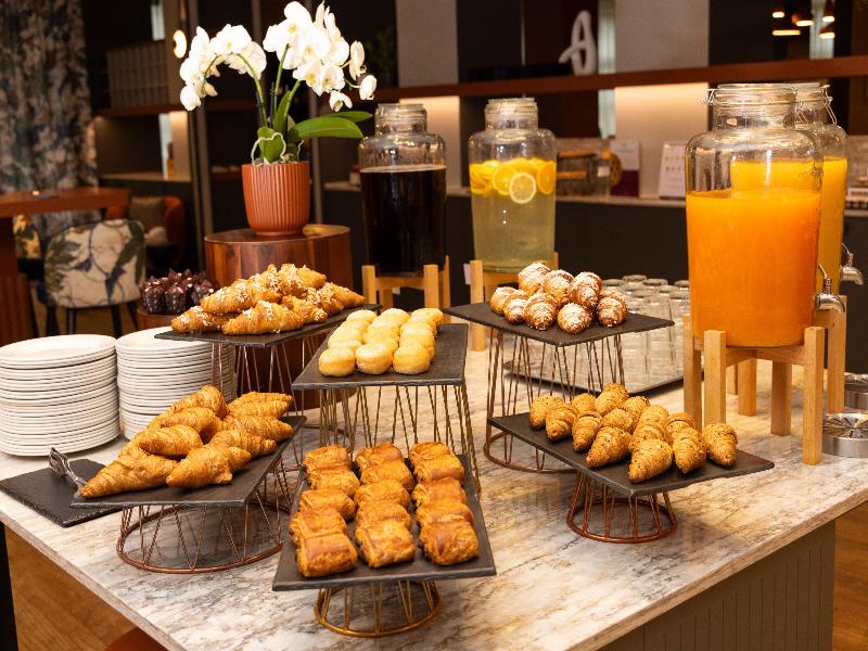 Crowne Plaza Padova image