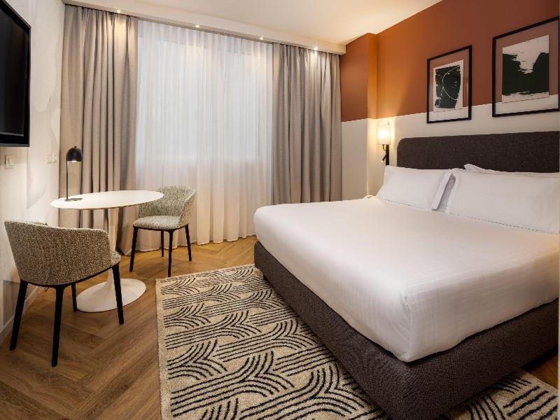 Crowne Plaza Padova image