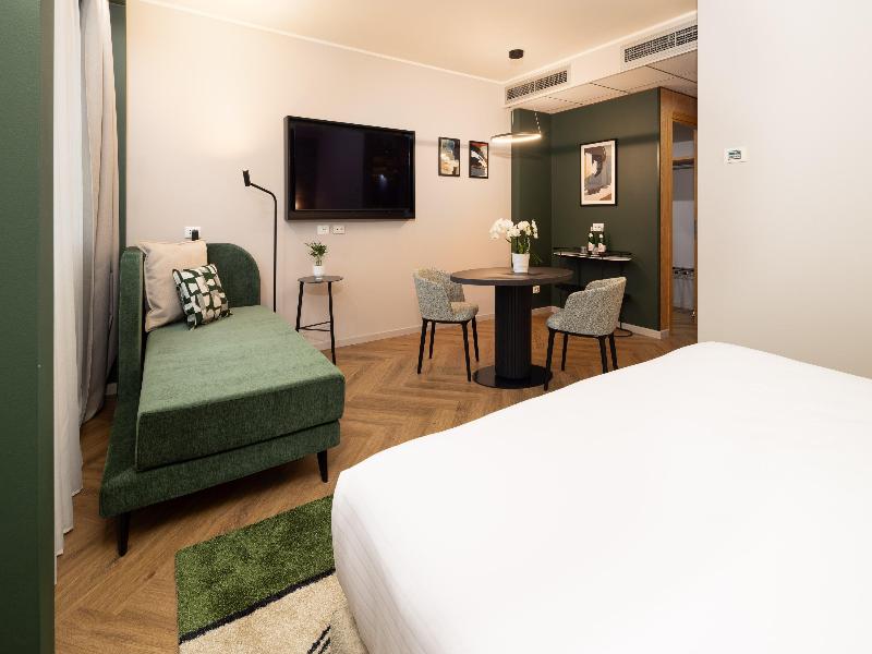 Crowne Plaza Padova image