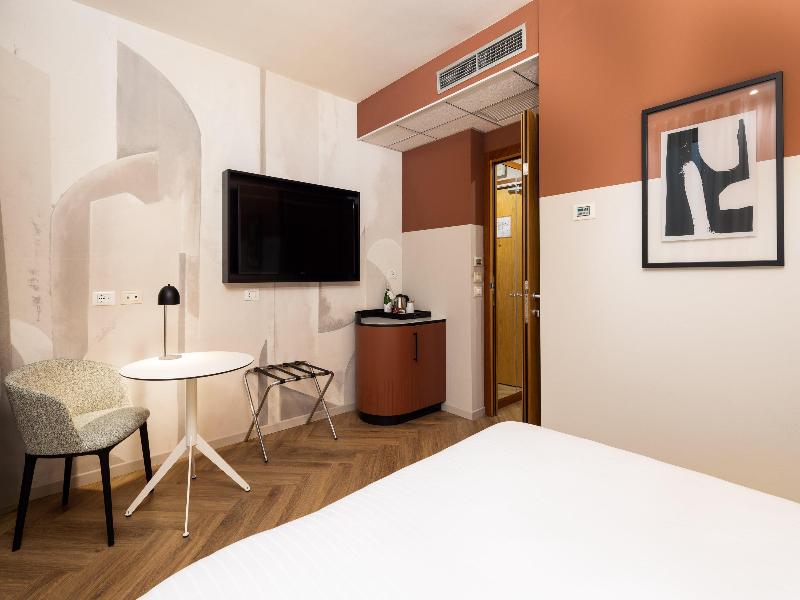 Crowne Plaza Padova image