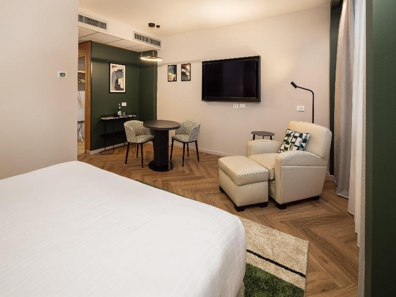 Crowne Plaza Padova image