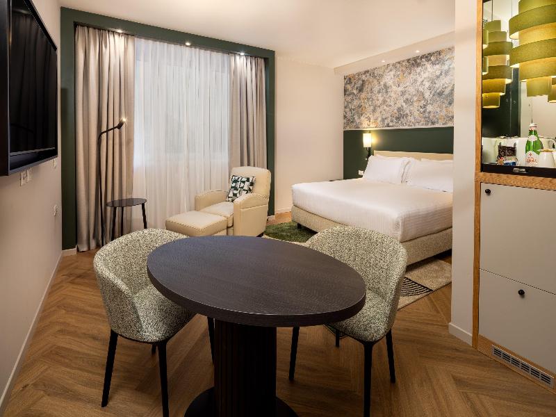 Crowne Plaza Padova image