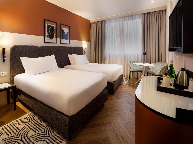 Crowne Plaza Padova image