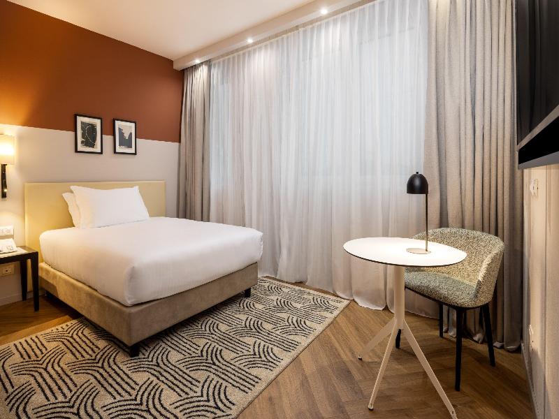 Crowne Plaza Padova image