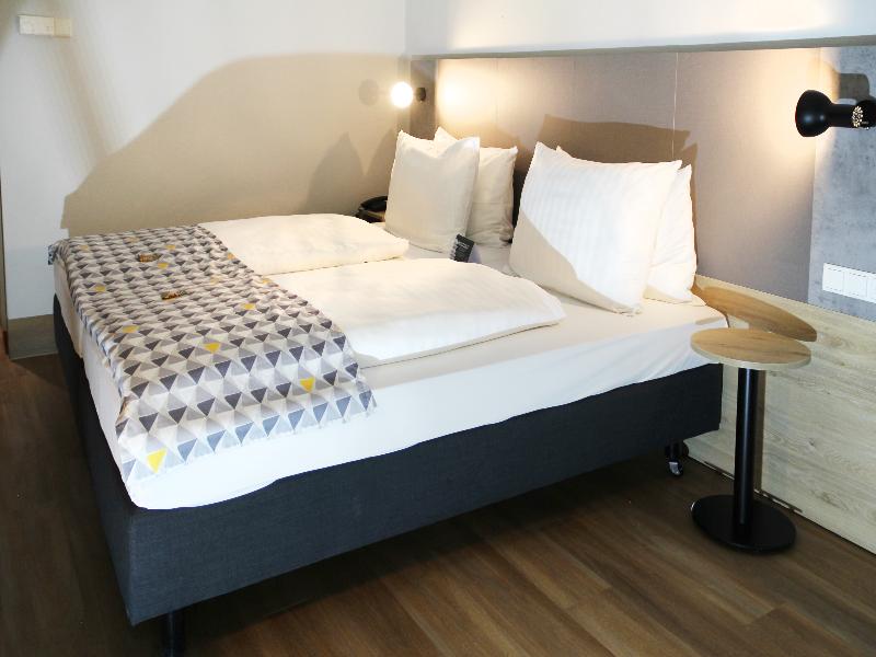 Holiday Inn Munich - South image