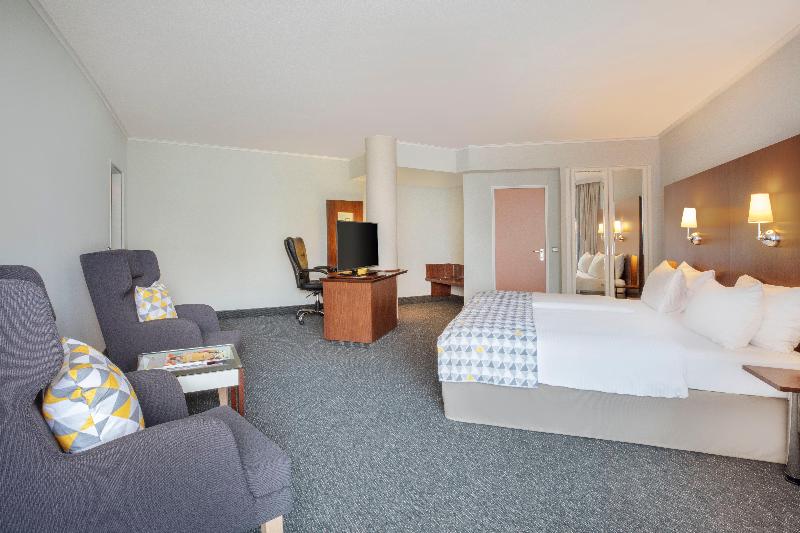 Holiday Inn Munich - South image