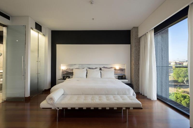 Hilton Madrid Airport image