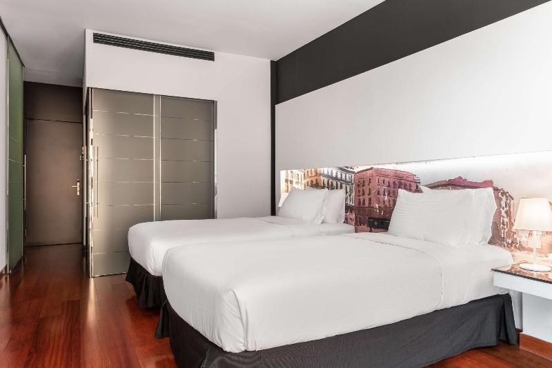 Hilton Madrid Airport image