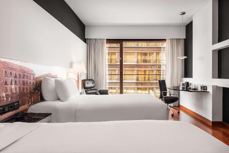 Hilton Madrid Airport image