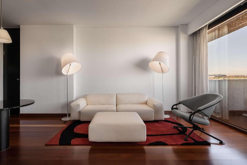 Hilton Madrid Airport image