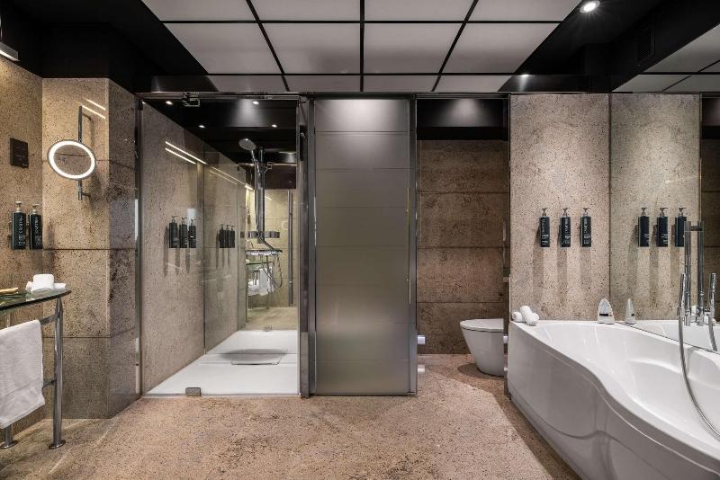Hilton Madrid Airport image