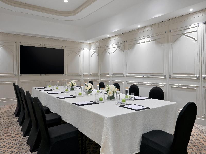Crowne Plaza Muscat image