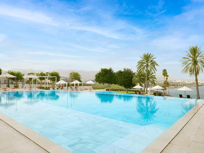 Crowne Plaza Muscat image