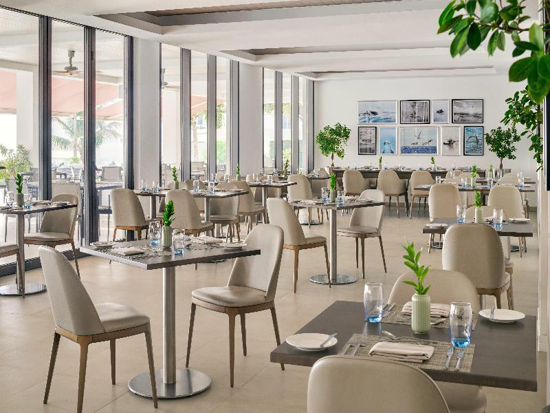 Crowne Plaza Muscat image