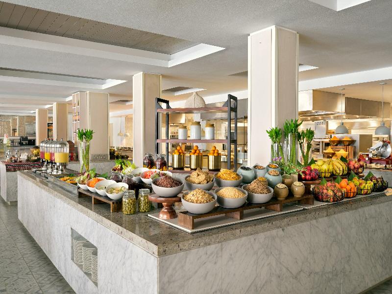 Crowne Plaza Muscat image