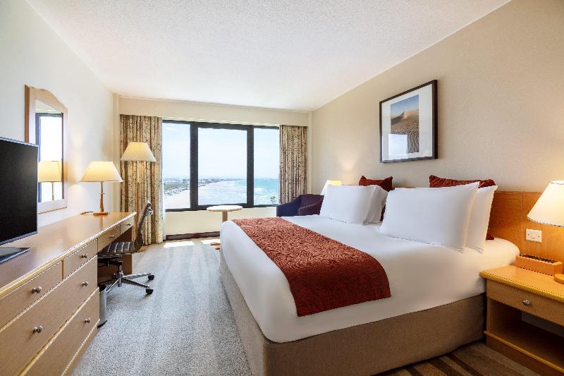 Crowne Plaza Muscat image