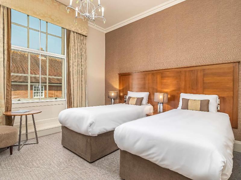 Mercure Salisbury White Hart Hotel & Apartments image